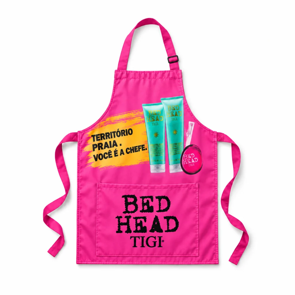 Avental personalizado Bed Head TIGI rosa pink com bolso frontal, estampa Território praia você é a chefe e produtos Bed Head, alças e cordões rosa